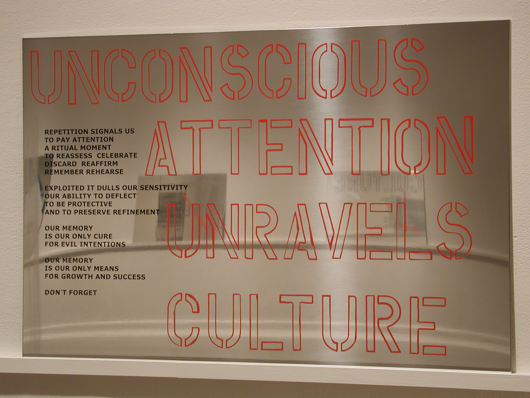 Unconscious attention unravels culture